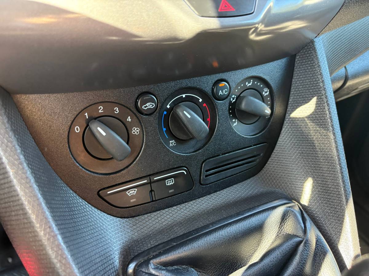 Ford Transit Connect Ford Transit Connect 1.6 TDCI L1 Trend|NAP|airco|cruise|trekhaak|achteruitrijcamera|navi|voorruitverwarming|bluetooth