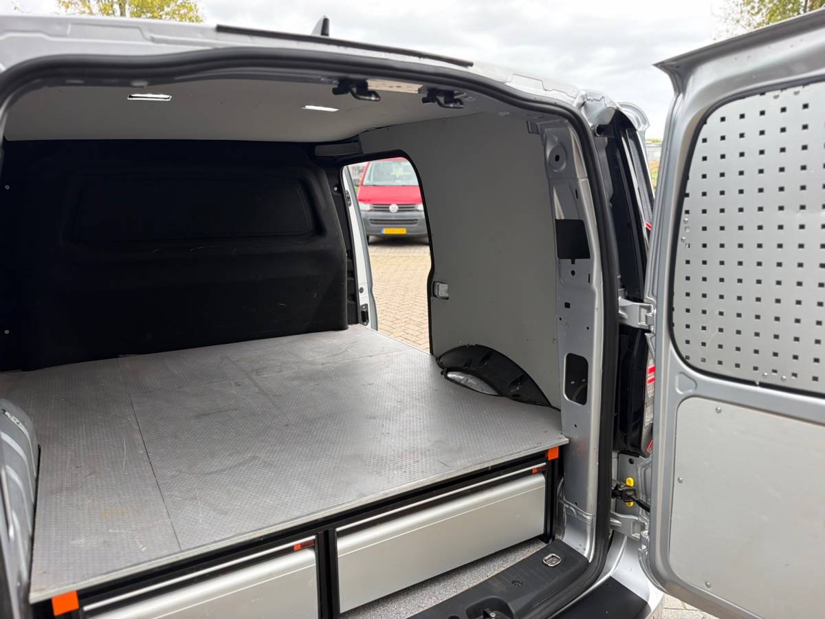Volkswagen Caddy Volkswagen Caddy Cargo 2.0 TDI 1st Edition Virtual Cockpit IQ-Light Keyless entry Climaat Control Cruise Airco Navi Elk.Ramen BTW!