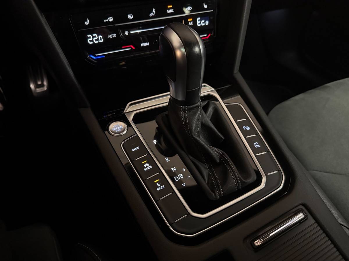 Volkswagen Arteon Volkswagen Arteon Shooting Brake 1.4 TSI eHybrid R-Line Business+ *Dealer OH* Pano|Trekhaak|HUD|Alcantara|Stoelverw.V+A|Adapt.Crui