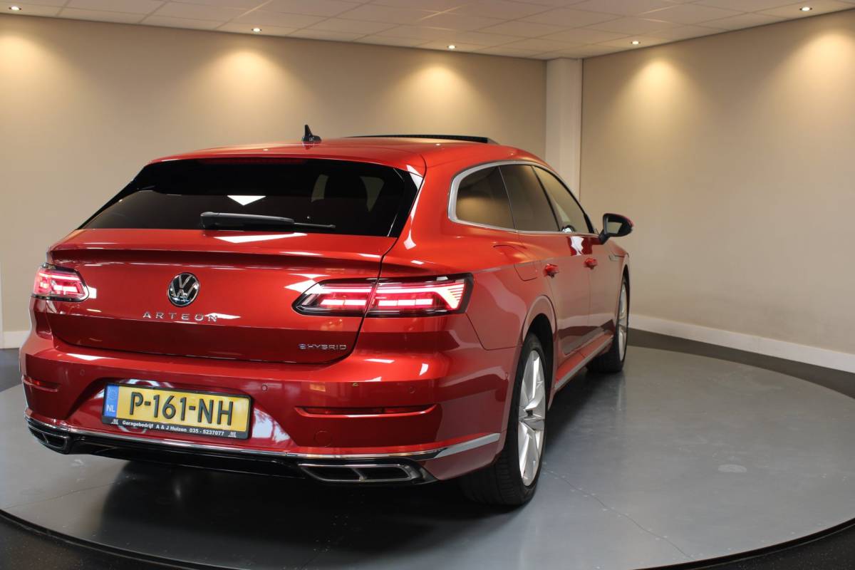 Volkswagen Arteon Volkswagen Arteon Shooting Brake 1.4 TSI eHybrid R-Line Business+ *Dealer OH* Pano|Trekhaak|HUD|Alcantara|Stoelverw.V+A|Adapt.Crui