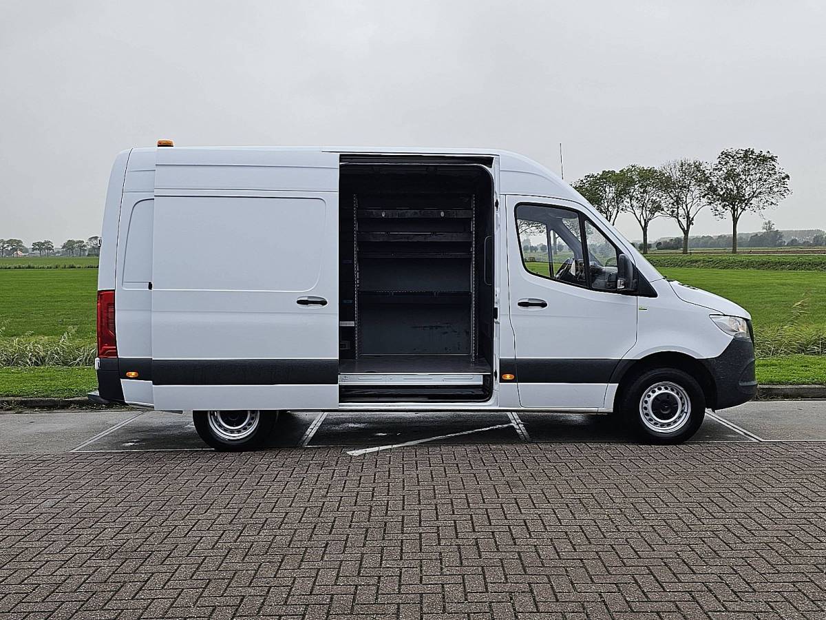 Mercedes-Benz Sprinter MERCEDES-BENZ SPRINTER 315 L2H2 Wp-Inrichting RWD Camera Mbux Euro6 3-Zits CarPlay Mf-Stuurwiel 1e Eigenaar Oh-Historie!