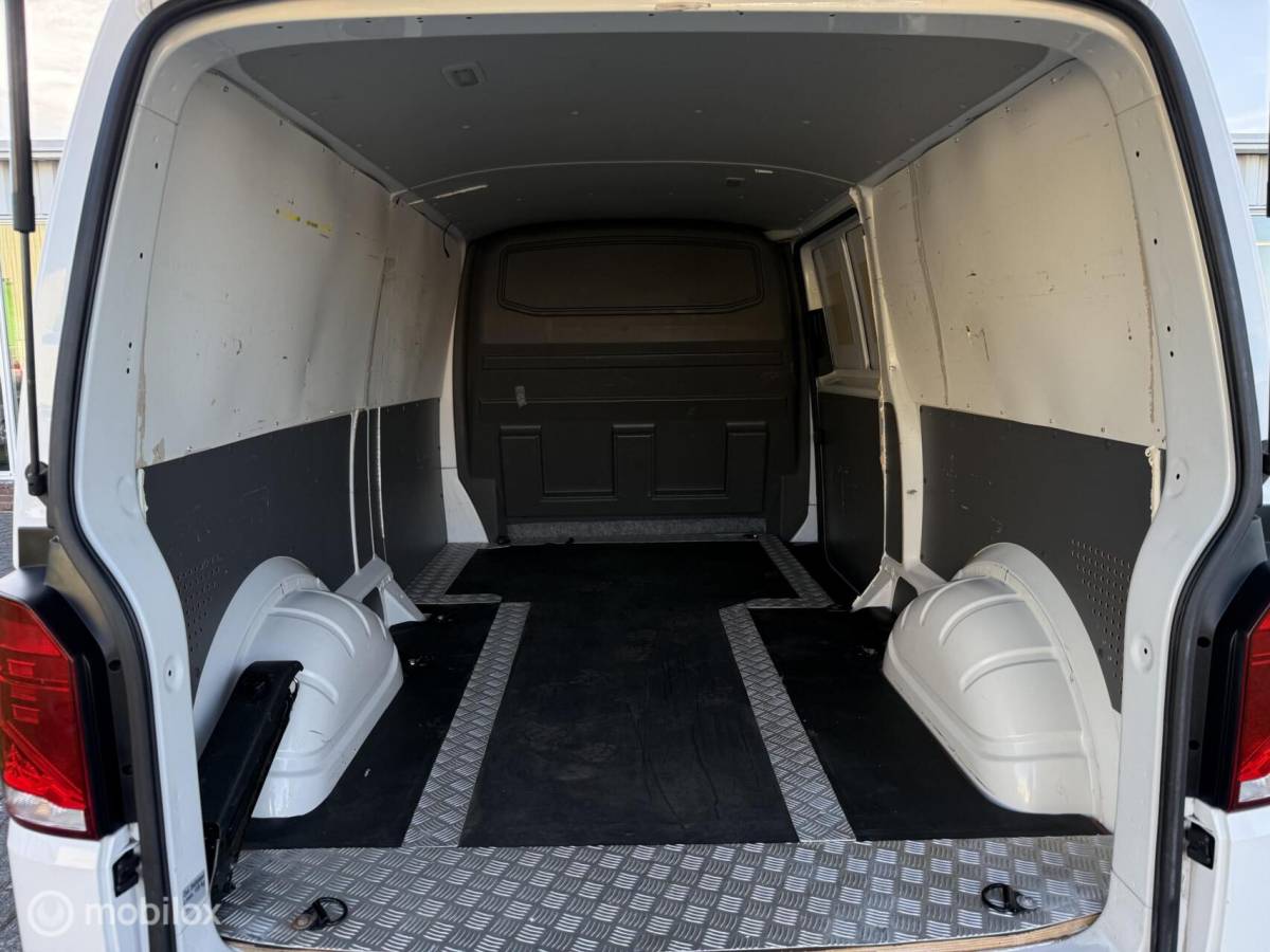 Volkswagen Transporter Volkswagen Transporter 2.0 TDI L2H1 Lang / Carplay / Airco / Cruise