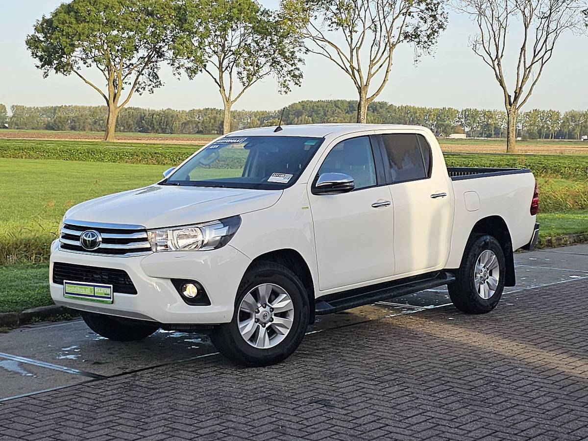 Toyota Hilux TOYOTA HI-LUX 2.4 EU netto exportprijs 19950,00 ac automaat EURO6 trekhaak bluetooth achterbank wordt bijgeleverd