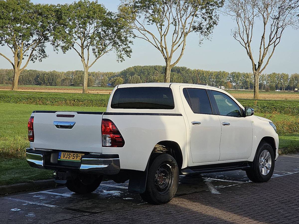 Toyota Hilux TOYOTA HI-LUX 2.4 EU netto exportprijs 19950,00 ac automaat EURO6 trekhaak bluetooth achterbank wordt bijgeleverd