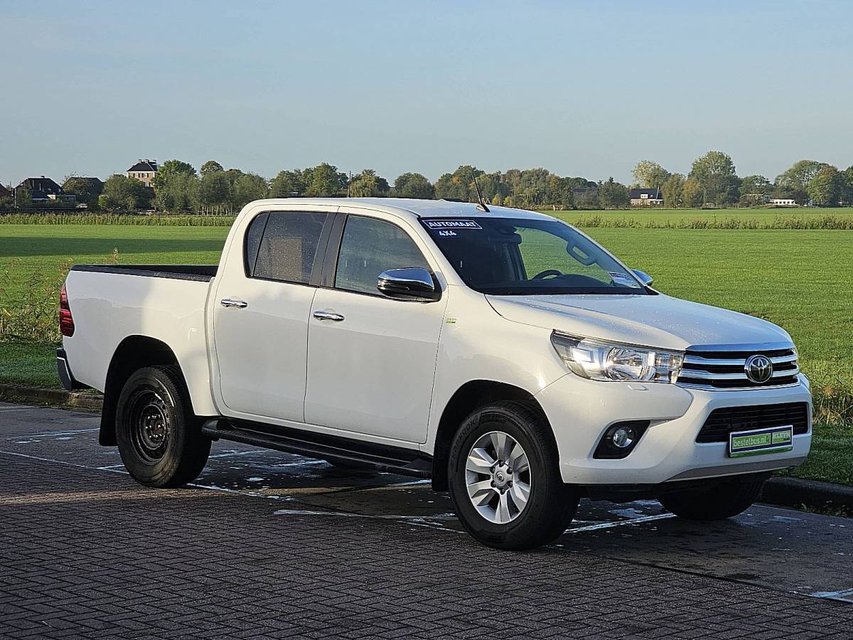 Toyota Hilux TOYOTA HI-LUX 2.4 EU netto exportprijs 19950,00 ac automaat EURO6 trekhaak bluetooth achterbank wordt bijgeleverd
