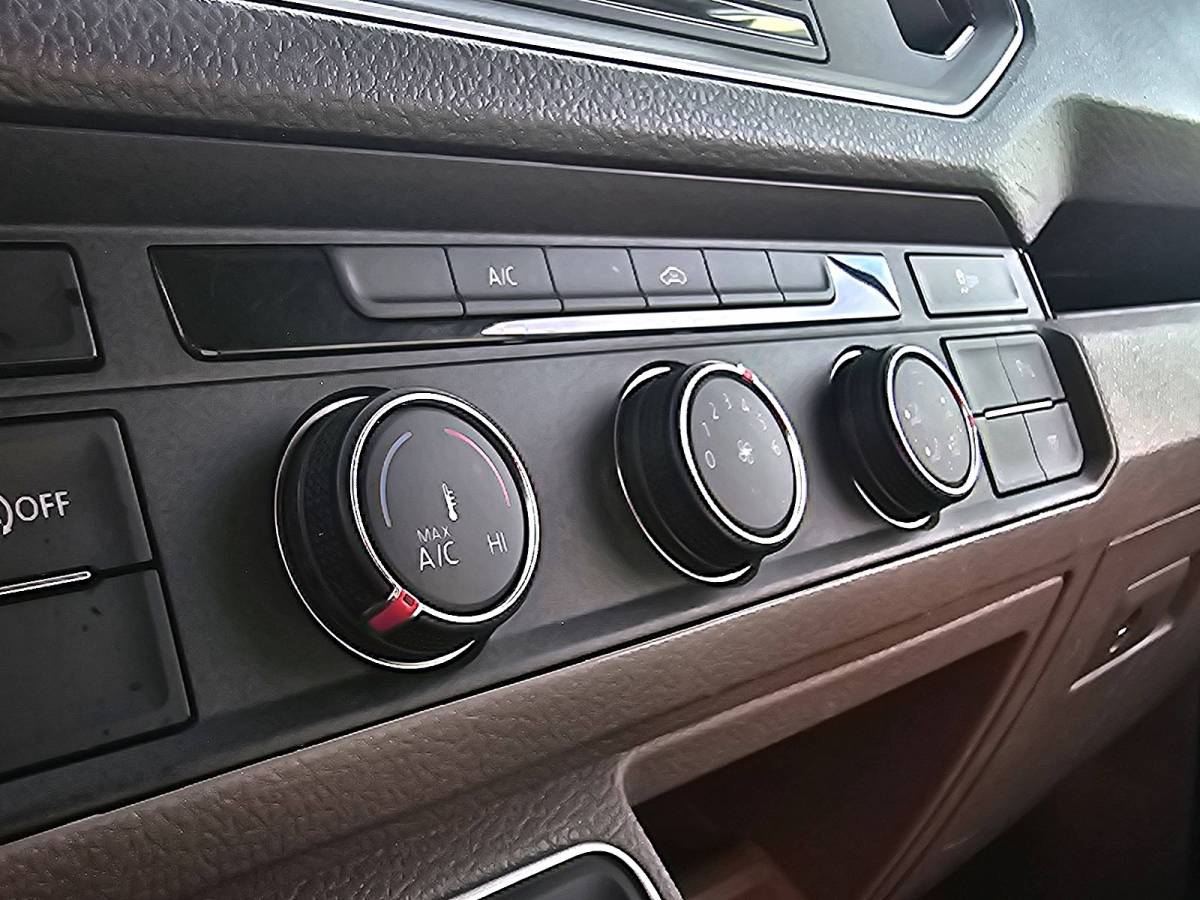 Volkswagen Crafter VOLKSWAGEN CRAFTER 35 2.0 L3H3 LED Automaat 140Pk Imperiaal Camera Carplay Comfort-Stoel Leer Euro6!