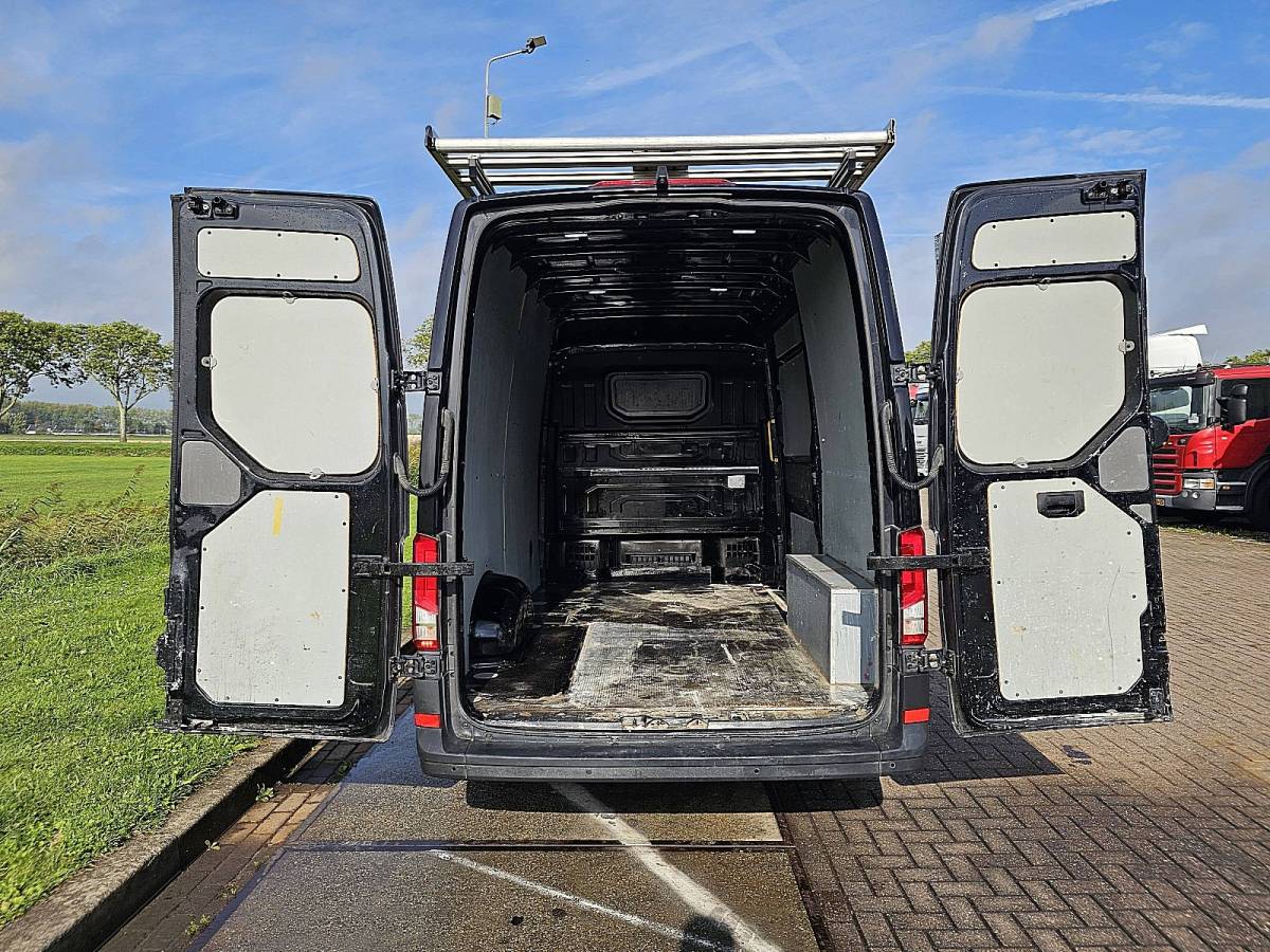 Volkswagen Crafter VOLKSWAGEN CRAFTER 35 2.0 L3H3 LED Automaat 140Pk Imperiaal Camera Carplay Comfort-Stoel Leer Euro6!