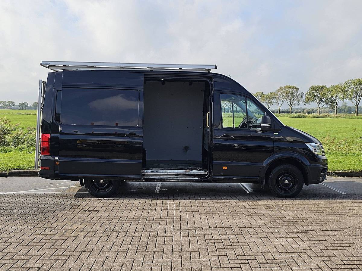 Volkswagen Crafter VOLKSWAGEN CRAFTER 35 2.0 L3H3 LED Automaat 140Pk Imperiaal Camera Carplay Comfort-Stoel Leer Euro6!
