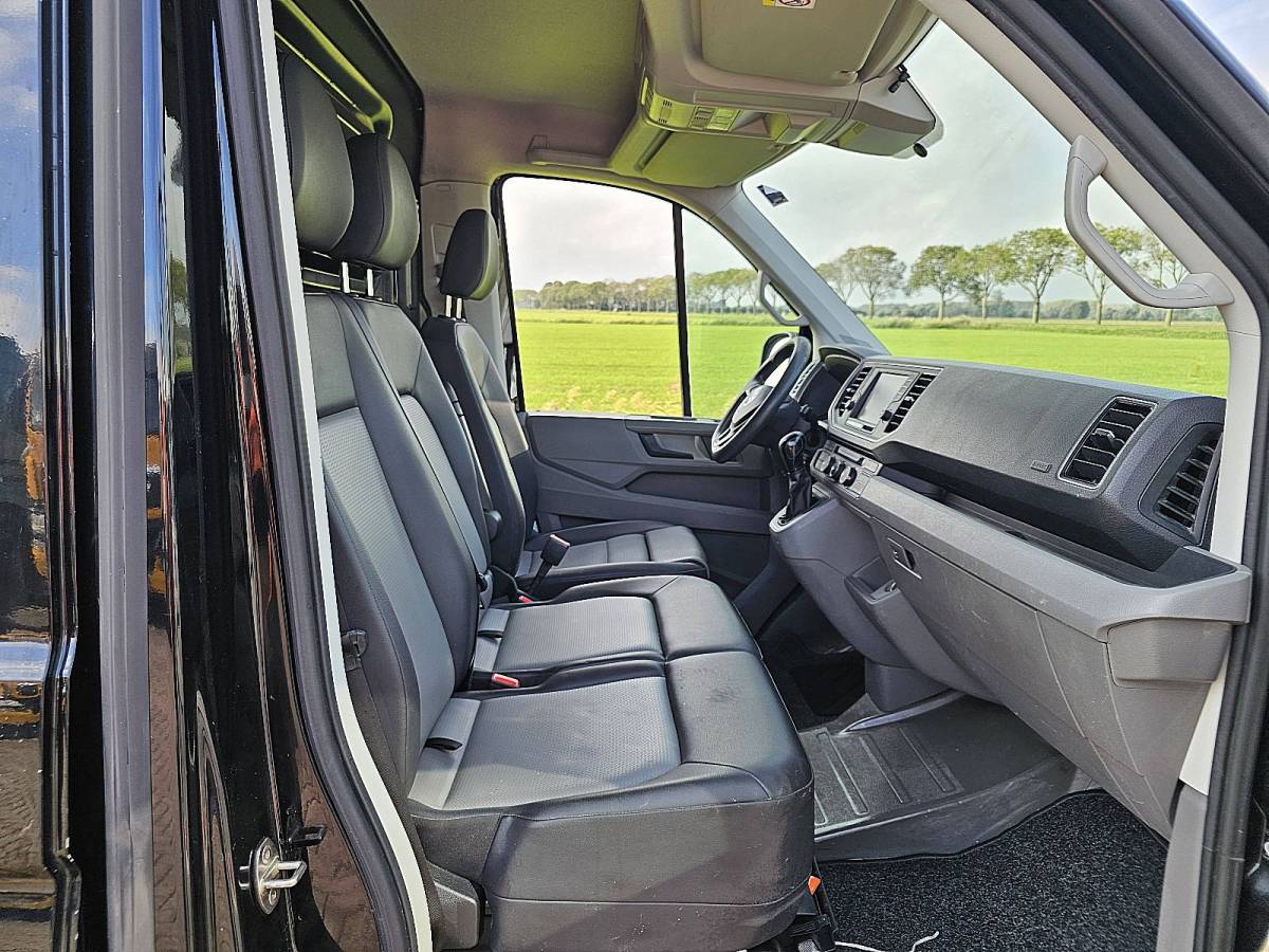 Volkswagen Crafter VOLKSWAGEN CRAFTER 35 2.0 L3H3 LED Automaat 140Pk Imperiaal Camera Carplay Comfort-Stoel Leer Euro6!