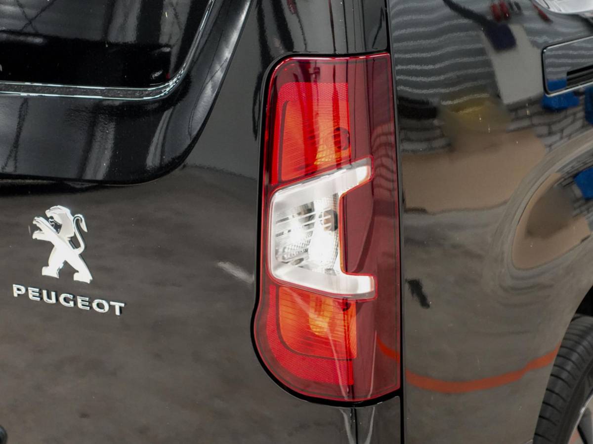 Peugeot Partner Peugeot Partner 1.5 BlueHDi 100pk L2 Airco Cruise control Trekhaak Parkeersensoren Bluetooth