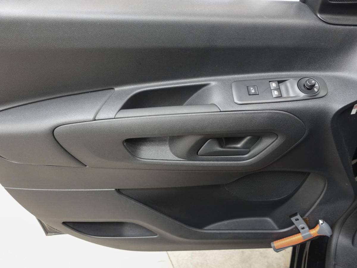 Peugeot Partner Peugeot Partner 1.5 BlueHDi 100pk L2 Airco Cruise control Trekhaak Parkeersensoren Bluetooth