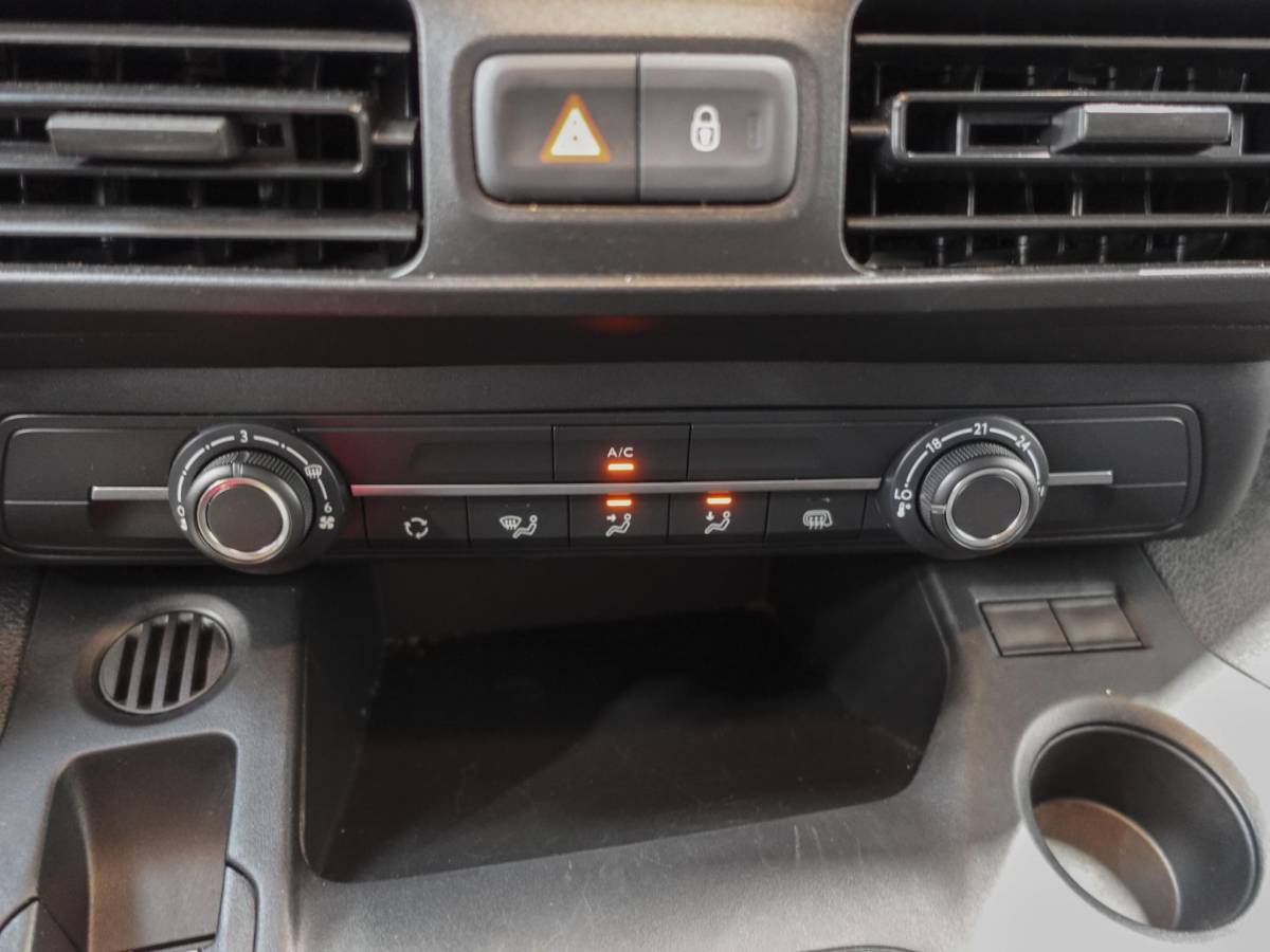Peugeot Partner Peugeot Partner 1.5 BlueHDi 100pk L2 Airco Cruise control Trekhaak Parkeersensoren Bluetooth