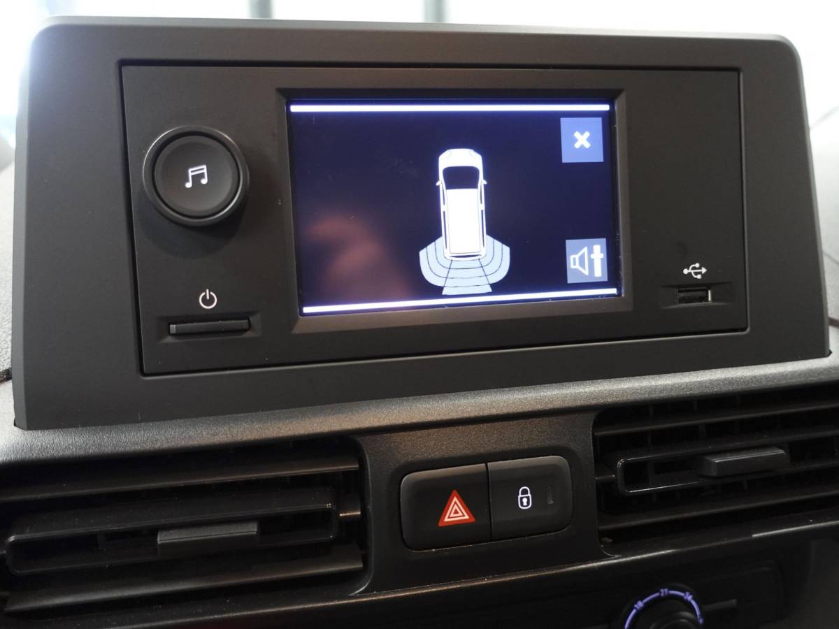 Peugeot Partner Peugeot Partner 1.5 BlueHDi 100pk L2 Airco Cruise control Trekhaak Parkeersensoren Bluetooth