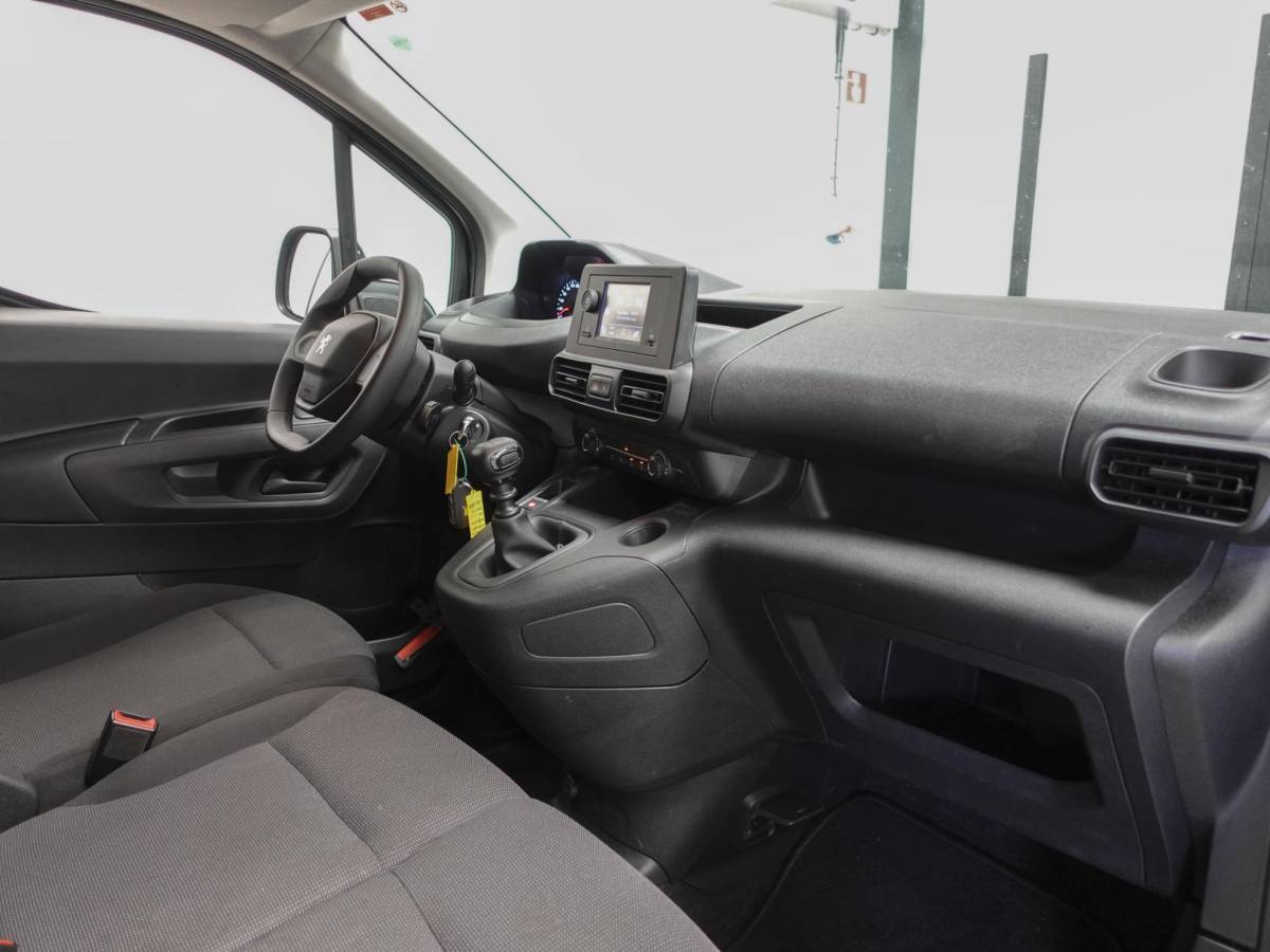 Peugeot Partner Peugeot Partner 1.5 BlueHDi 100pk L2 Airco Cruise control Trekhaak Parkeersensoren Bluetooth