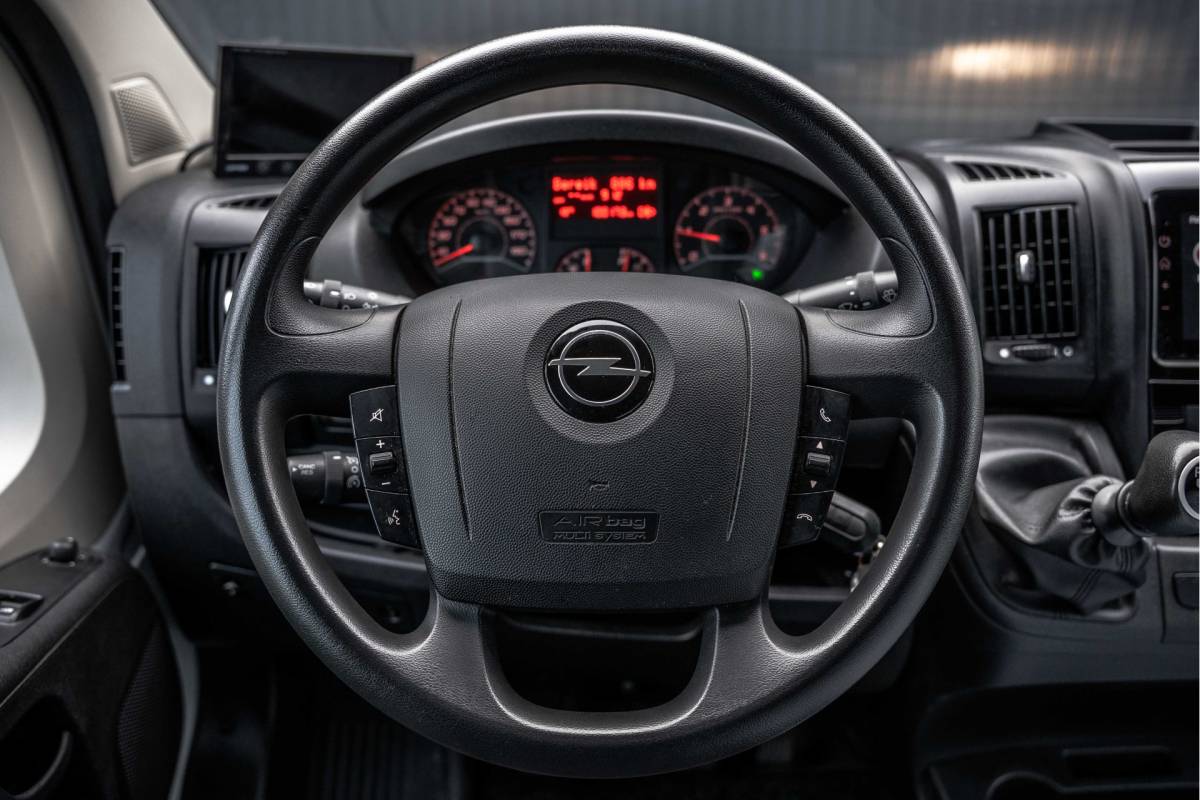 Opel Movano Opel Movano **2.2 D | 3-Zits | Bakwagen met Laadklep en zijdeur | LED | Carplay | Cruise | Climatronic**