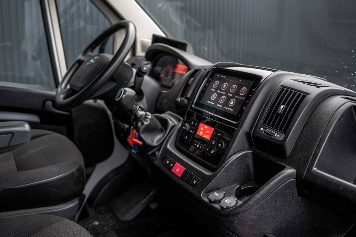 Opel Movano Opel Movano **2.2 D | 3-Zits | Bakwagen met Laadklep en zijdeur | LED | Carplay | Cruise | Climatronic**