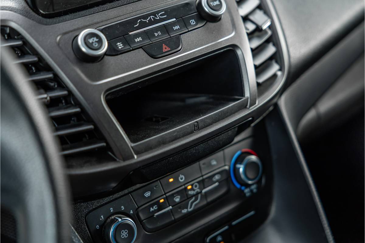 Ford Transit Connect Ford Transit Connect 1.5 EcoBlue L2 | Raptor edition | L+R Schuifdeur | CarPlay | Camera | Navigatie | Airco | 3-Zitter | PDC | Nieuwe APK