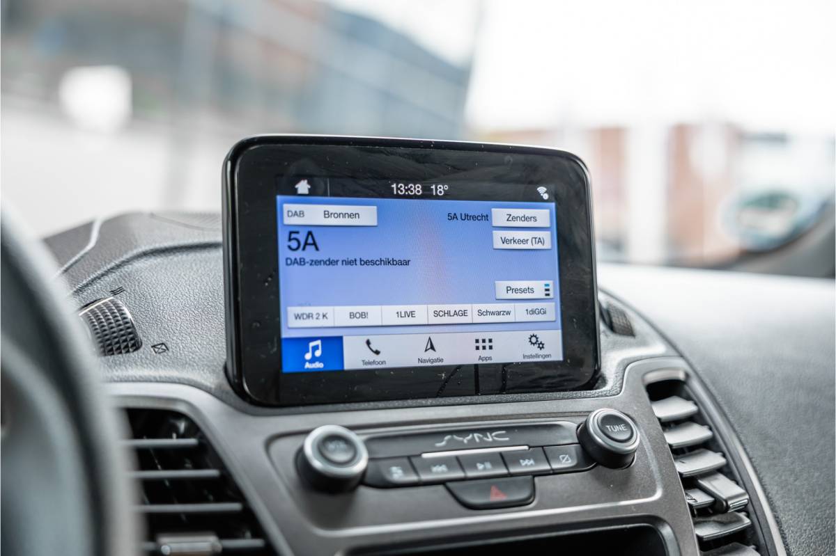 Ford Transit Connect Ford Transit Connect 1.5 EcoBlue L2 | Raptor edition | L+R Schuifdeur | CarPlay | Camera | Navigatie | Airco | 3-Zitter | PDC | Nieuwe APK