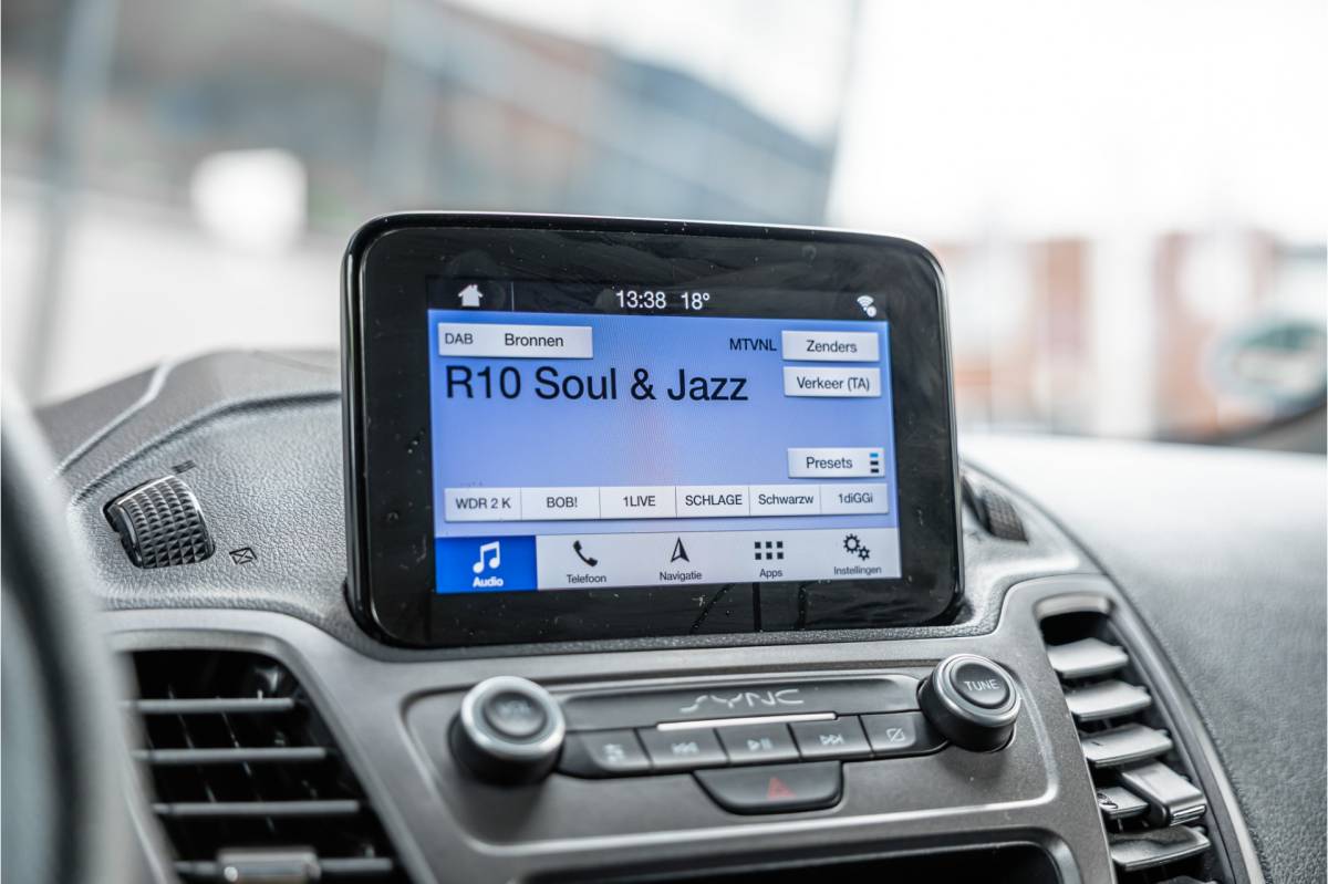 Ford Transit Connect Ford Transit Connect 1.5 EcoBlue L2 | Raptor edition | L+R Schuifdeur | CarPlay | Camera | Navigatie | Airco | 3-Zitter | PDC | Nieuwe APK