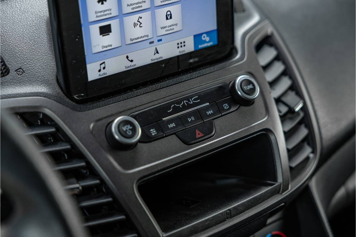 Ford Transit Connect Ford Transit Connect 1.5 EcoBlue L2 | Raptor edition | L+R Schuifdeur | CarPlay | Camera | Navigatie | Airco | 3-Zitter | PDC | Nieuwe APK