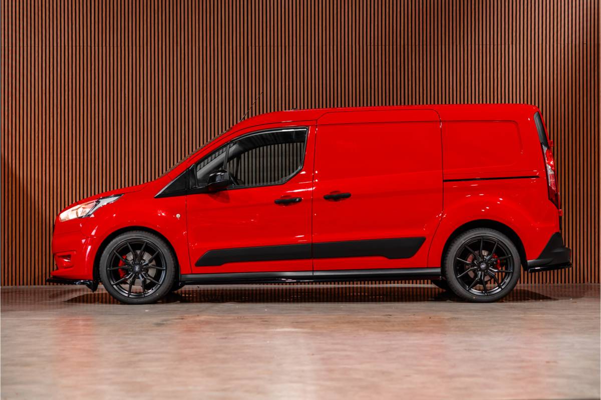 Ford Transit Connect Ford Transit Connect 1.5 EcoBlue L2 | Raptor edition | L+R Schuifdeur | CarPlay | Camera | Navigatie | Airco | 3-Zitter | PDC | Nieuwe APK