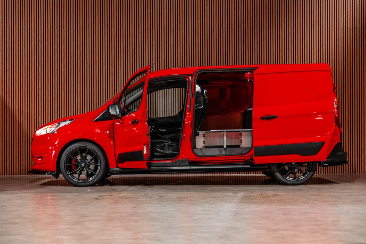 Ford Transit Connect Ford Transit Connect 1.5 EcoBlue L2 | Raptor edition | L+R Schuifdeur | CarPlay | Camera | Navigatie | Airco | 3-Zitter | PDC | Nieuwe APK