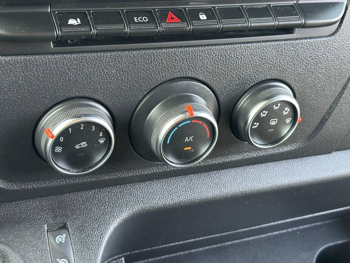 Renault Master Renault Master T35 2.3 dCi 135 L2H2 Airco|Trekhaak|Cruise LED NAVI