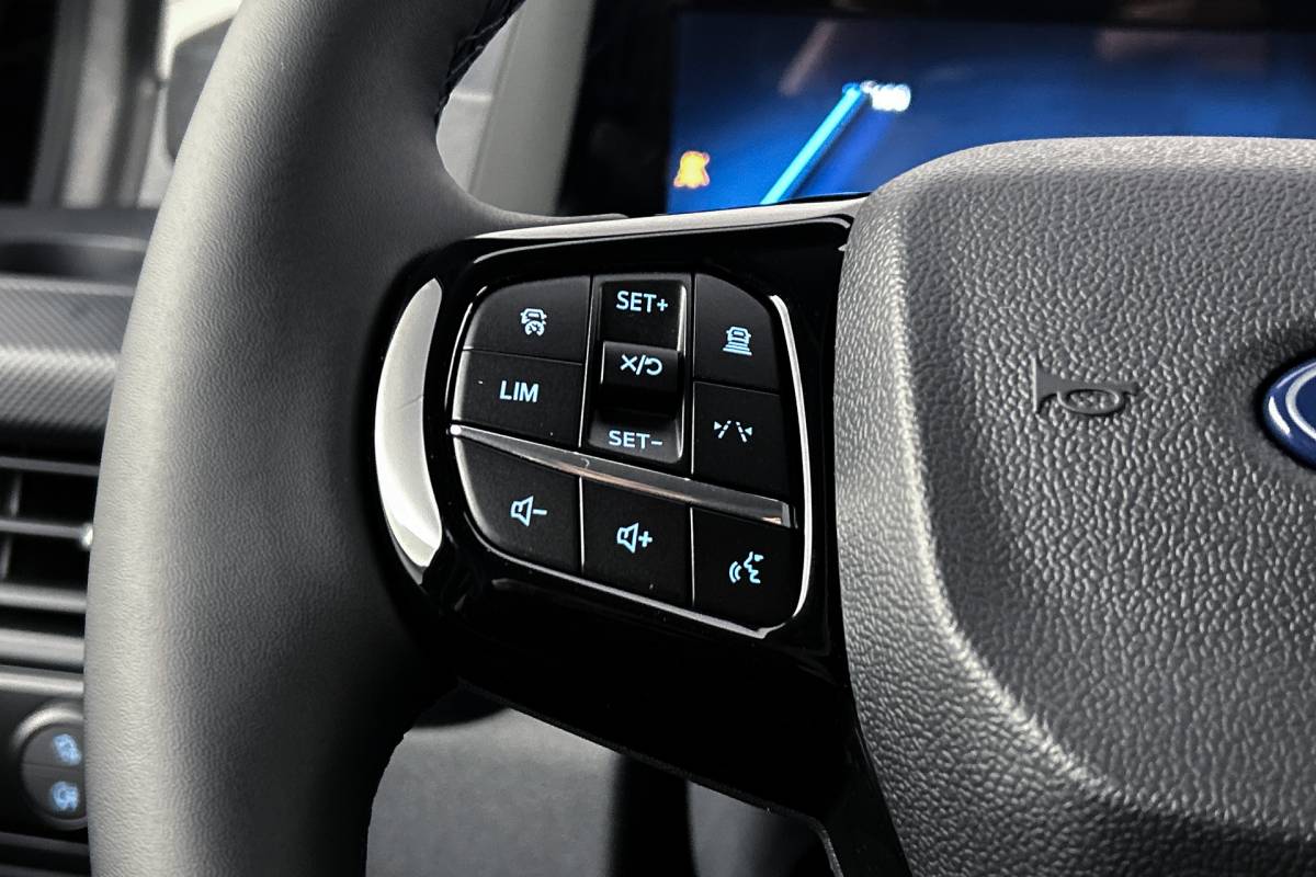Ford E-Transit Custom Ford E-Transit Custom 340 L2 Limited 71 kWh | Dubbel cabine | 2x schuifdeur | Driver assist pack premium