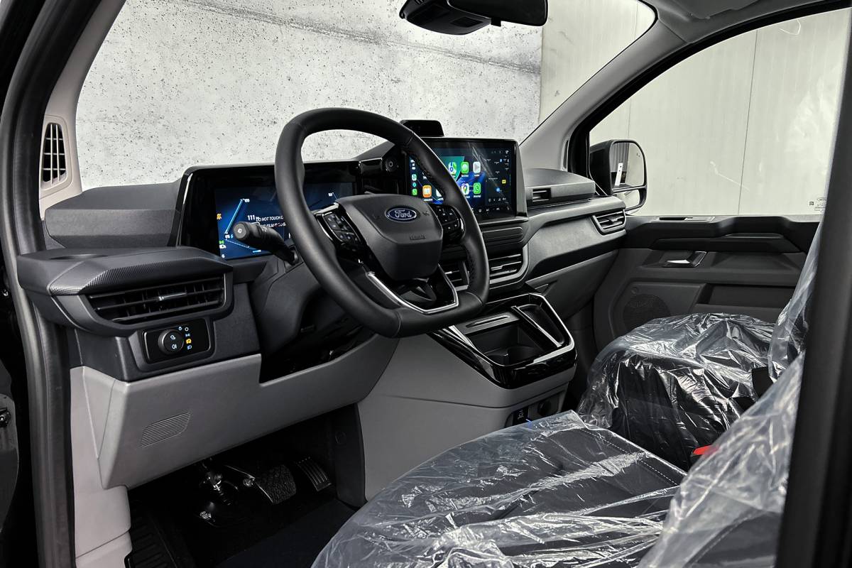 Ford E-Transit Custom Ford E-Transit Custom 340 L2 Limited 71 kWh | Dubbel cabine | 2x schuifdeur | Driver assist pack premium