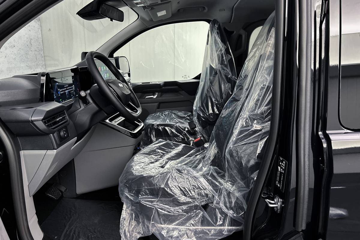 Ford E-Transit Custom Ford E-Transit Custom 340 L2 Limited 71 kWh | Dubbel cabine | 2x schuifdeur | Driver assist pack premium
