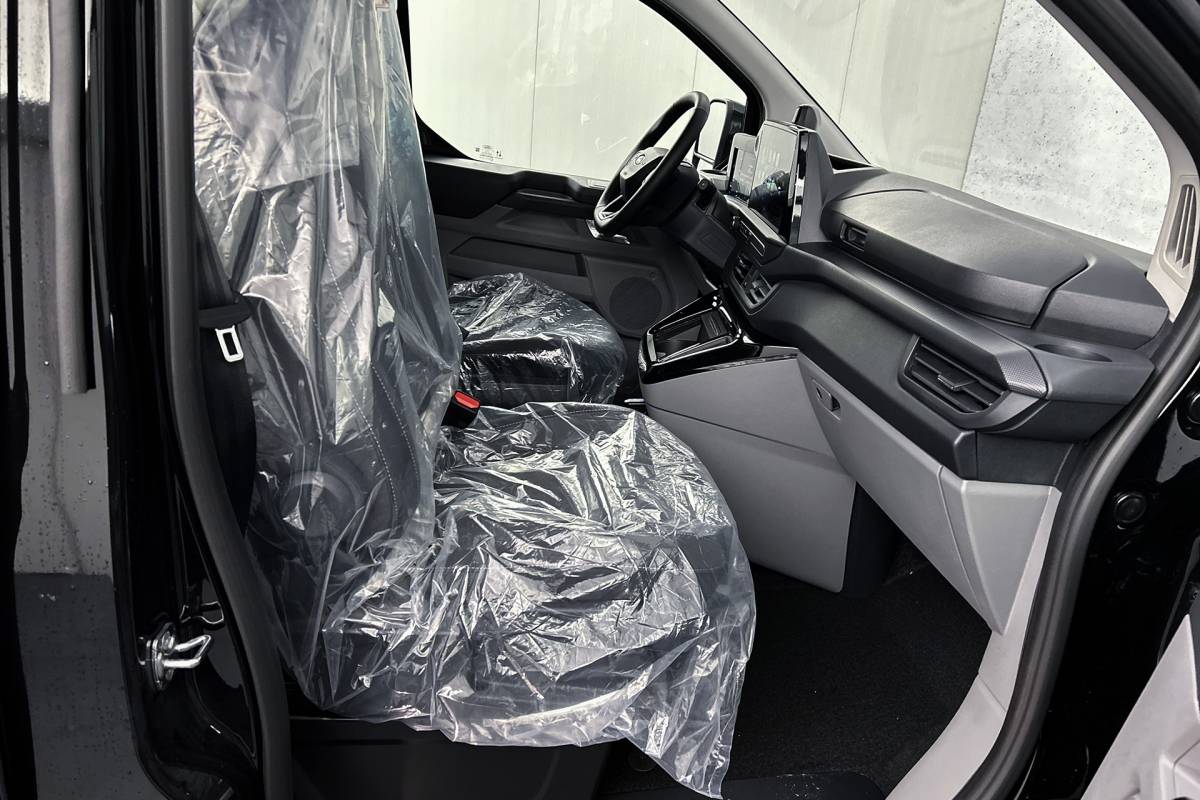 Ford E-Transit Custom Ford E-Transit Custom 340 L2 Limited 71 kWh | Dubbel cabine | 2x schuifdeur | Driver assist pack premium