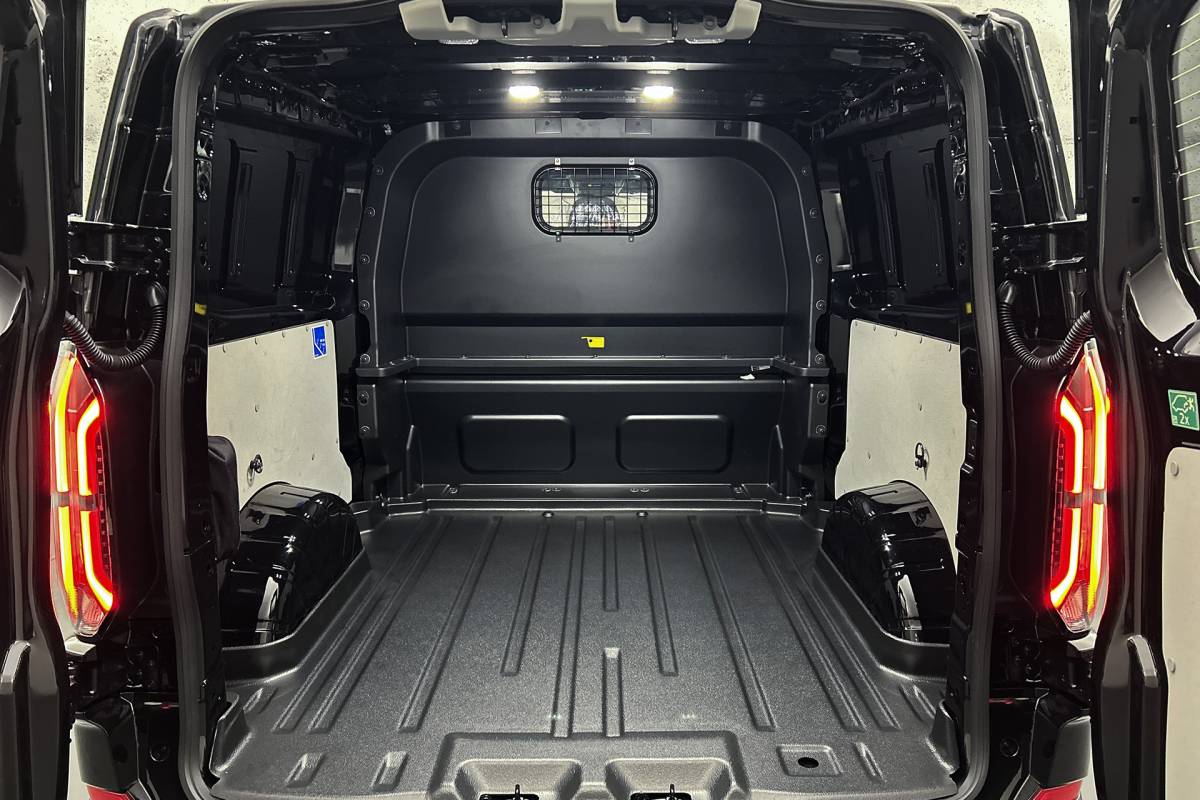 Ford E-Transit Custom Ford E-Transit Custom 340 L2 Limited 71 kWh | Dubbel cabine | 2x schuifdeur | Driver assist pack premium