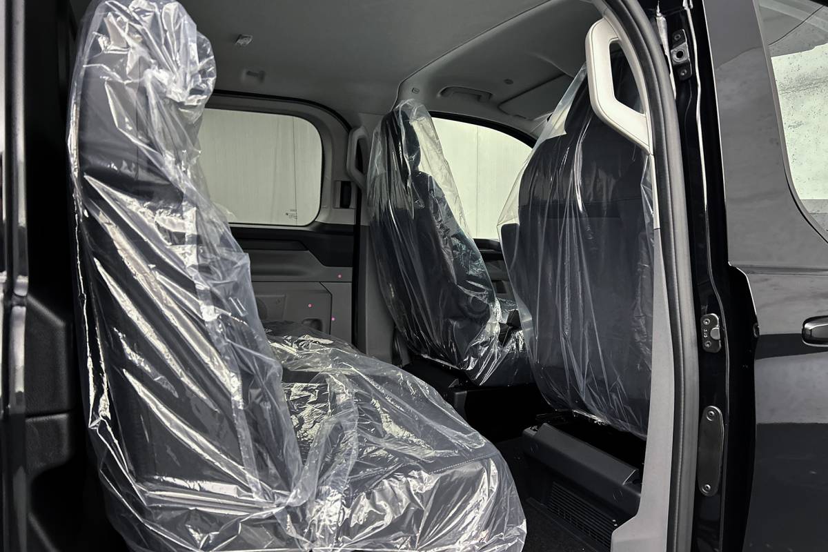 Ford E-Transit Custom Ford E-Transit Custom 340 L2 Limited 71 kWh | Dubbel cabine | 2x schuifdeur | Driver assist pack premium