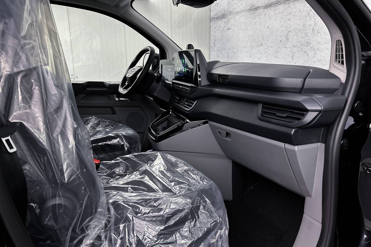 Ford E-Transit Custom Ford E-Transit Custom 340 L2 Limited 71 kWh | Dubbel cabine | 2x schuifdeur | Driver assist pack premium