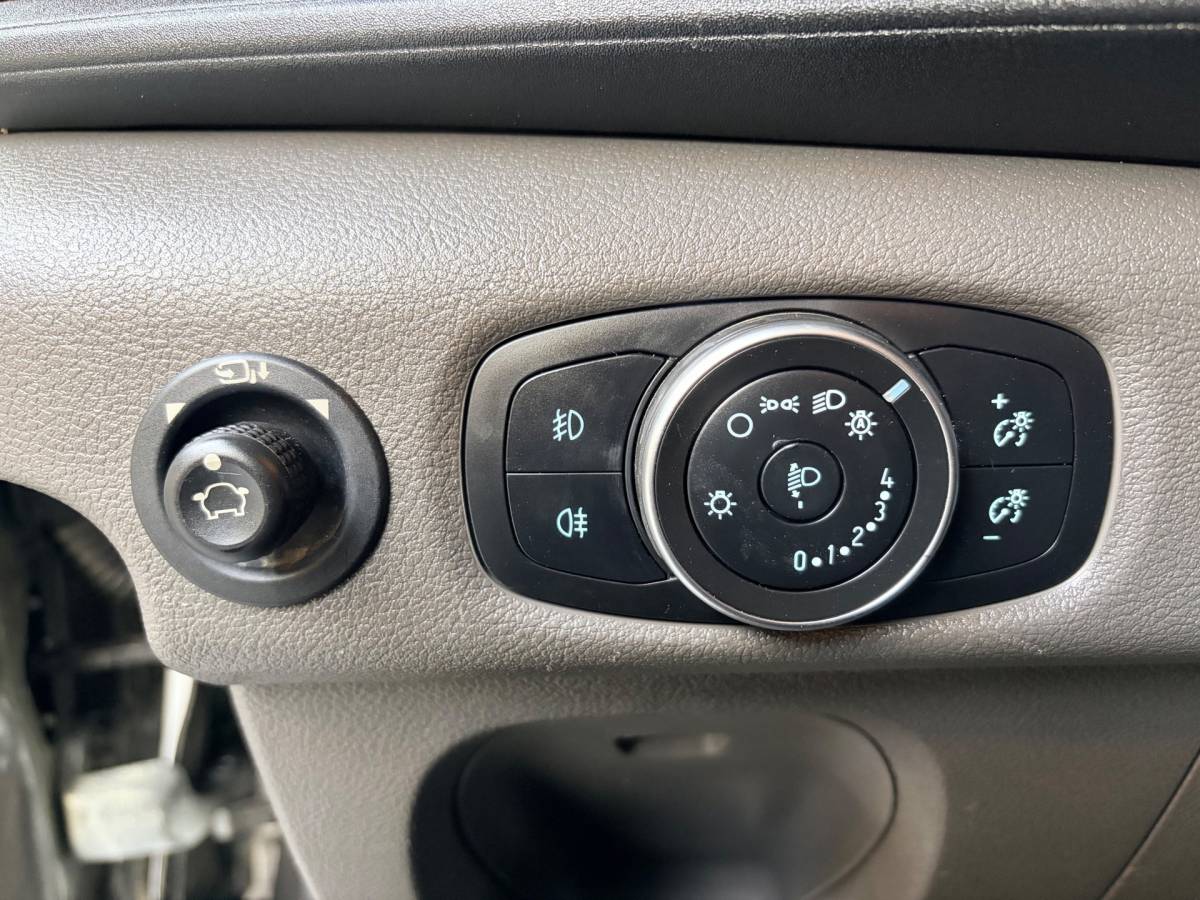 Ford Transit Ford Transit Dubbel Cabine 350 2.0 TDCI 170PK euro6 L3H2 Trend RWD, 6Persoons, Airco, Trekhaak 2800KG, Metallic lak, Nieuwe APK