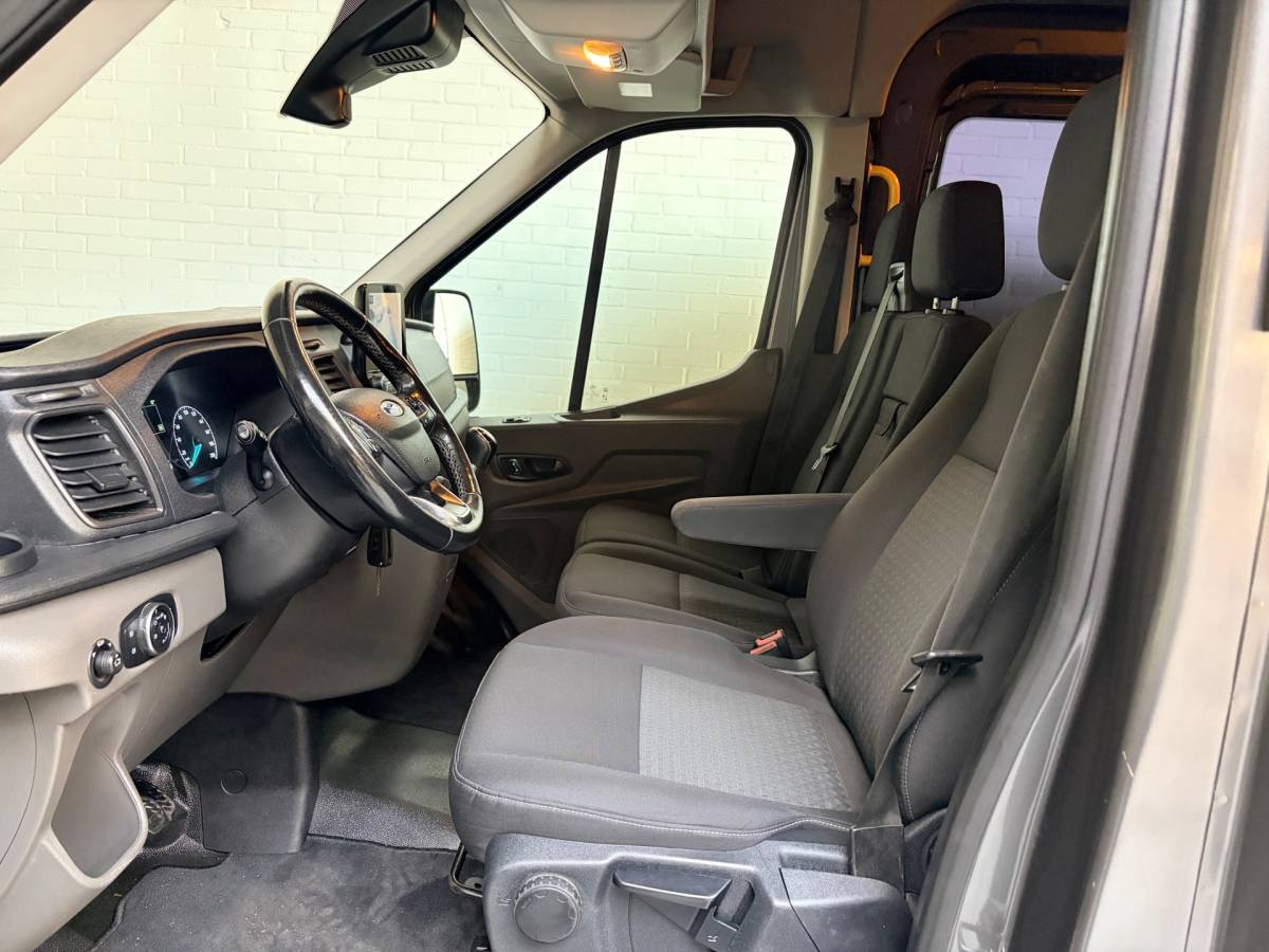 Ford Transit Ford Transit Dubbel Cabine 350 2.0 TDCI 170PK euro6 L3H2 Trend RWD, 6Persoons, Airco, Trekhaak 2800KG, Metallic lak, Nieuwe APK