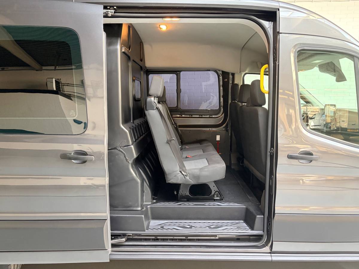 Ford Transit Ford Transit Dubbel Cabine 350 2.0 TDCI 170PK euro6 L3H2 Trend RWD, 6Persoons, Airco, Trekhaak 2800KG, Metallic lak, Nieuwe APK
