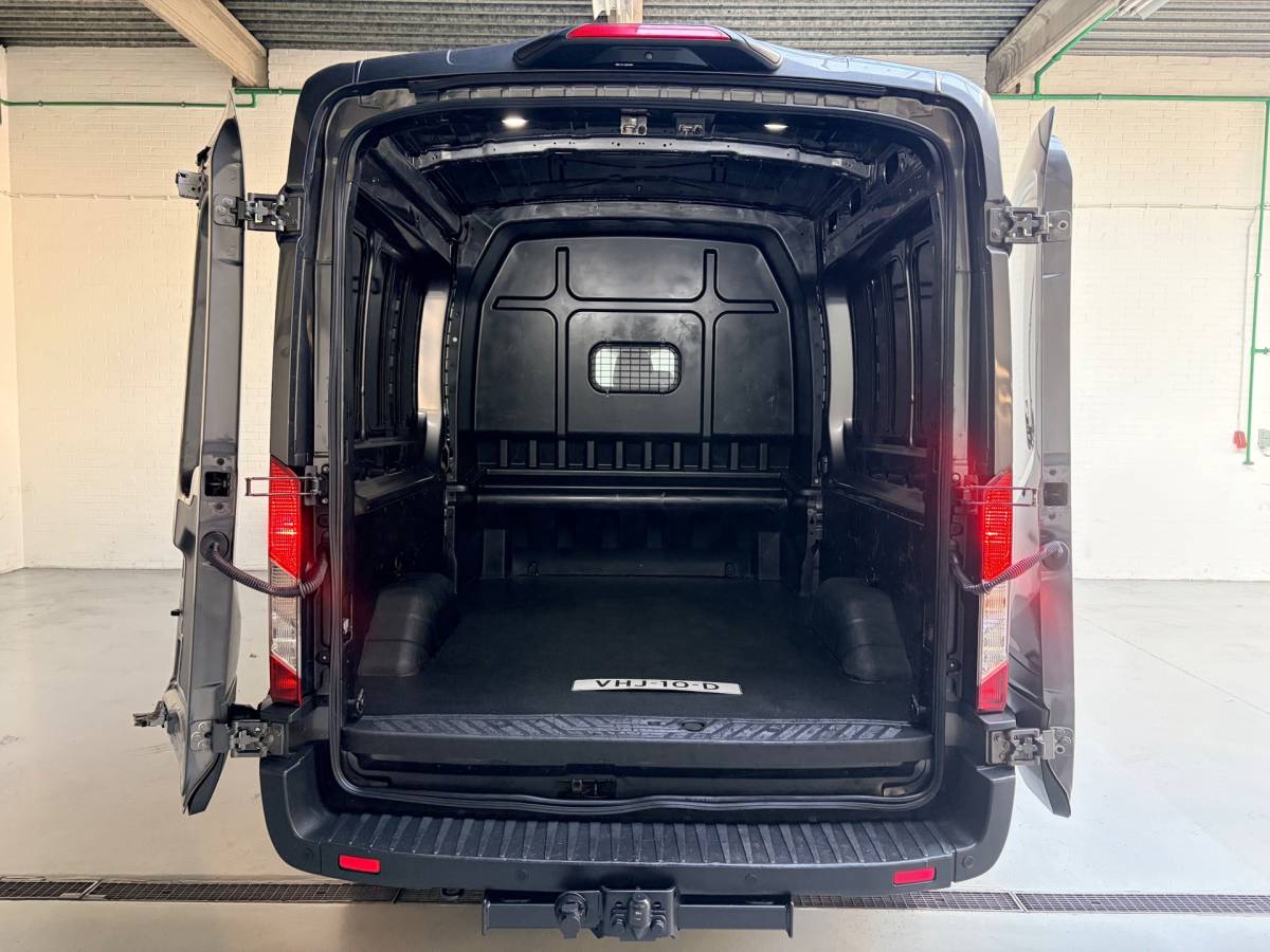 Ford Transit Ford Transit Dubbel Cabine 350 2.0 TDCI 170PK euro6 L3H2 Trend RWD, 6Persoons, Airco, Trekhaak 2800KG, Metallic lak, Nieuwe APK