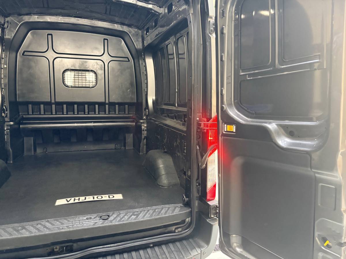 Ford Transit Ford Transit Dubbel Cabine 350 2.0 TDCI 170PK euro6 L3H2 Trend RWD, 6Persoons, Airco, Trekhaak 2800KG, Metallic lak, Nieuwe APK