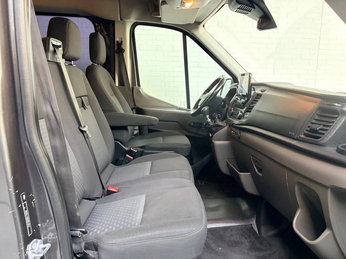 Ford Transit Ford Transit Dubbel Cabine 350 2.0 TDCI 170PK euro6 L3H2 Trend RWD, 6Persoons, Airco, Trekhaak 2800KG, Metallic lak, Nieuwe APK