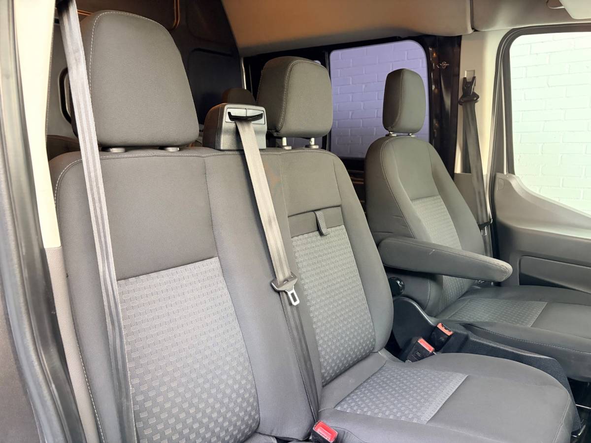Ford Transit Ford Transit Dubbel Cabine 350 2.0 TDCI 170PK euro6 L3H2 Trend RWD, 6Persoons, Airco, Trekhaak 2800KG, Metallic lak, Nieuwe APK