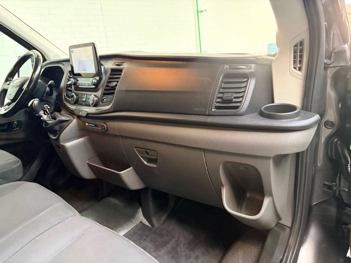 Ford Transit Ford Transit Dubbel Cabine 350 2.0 TDCI 170PK euro6 L3H2 Trend RWD, 6Persoons, Airco, Trekhaak 2800KG, Metallic lak, Nieuwe APK