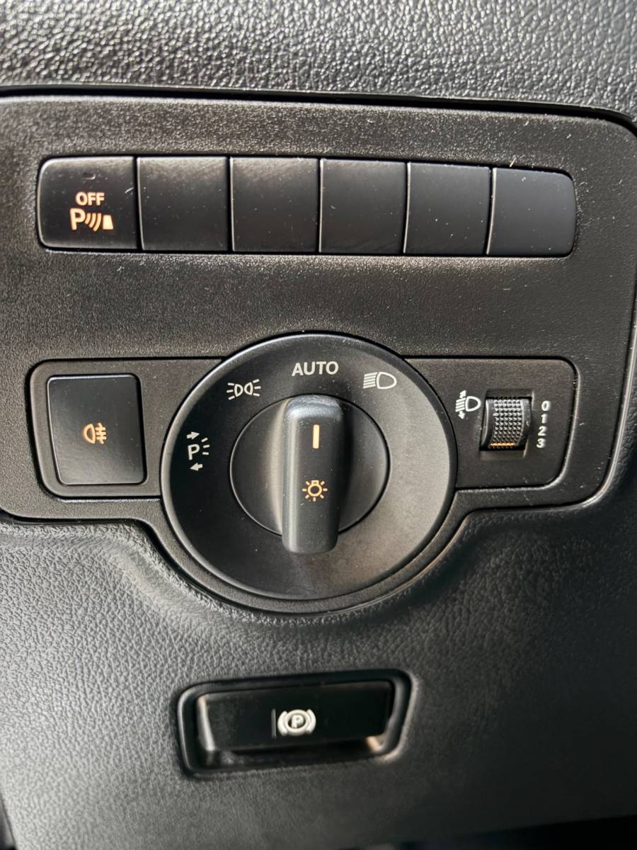 Mercedes-Benz Vito Mercedes-Benz Vito Automaat 116 CDI 160pk euro6 Lang L2H1, 3Persoons, Airco, CruiseControl, Navigatie, Trekhaak, RIJKLAARPRIJS!