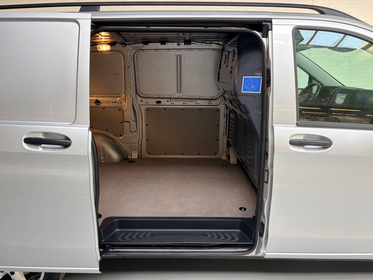 Mercedes-Benz Vito Mercedes-Benz Vito Automaat 116 CDI 160pk euro6 Lang L2H1, 3Persoons, Airco, CruiseControl, Navigatie, Trekhaak, RIJKLAARPRIJS!