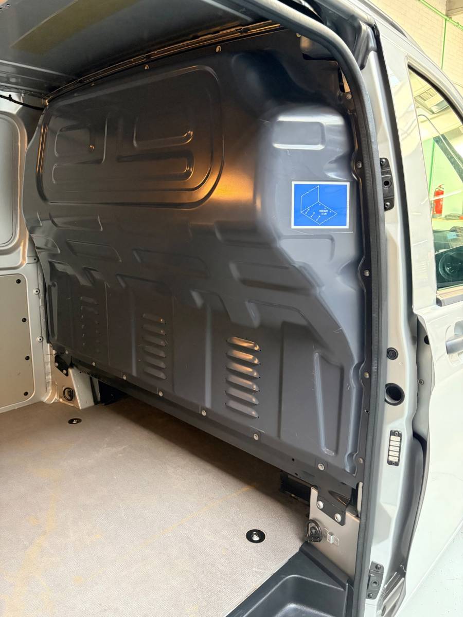 Mercedes-Benz Vito Mercedes-Benz Vito Automaat 116 CDI 160pk euro6 Lang L2H1, 3Persoons, Airco, CruiseControl, Navigatie, Trekhaak, RIJKLAARPRIJS!