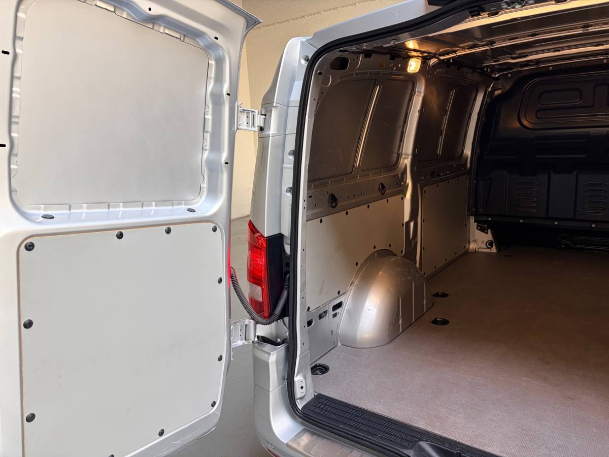 Mercedes-Benz Vito Mercedes-Benz Vito Automaat 116 CDI 160pk euro6 Lang L2H1, 3Persoons, Airco, CruiseControl, Navigatie, Trekhaak, RIJKLAARPRIJS!
