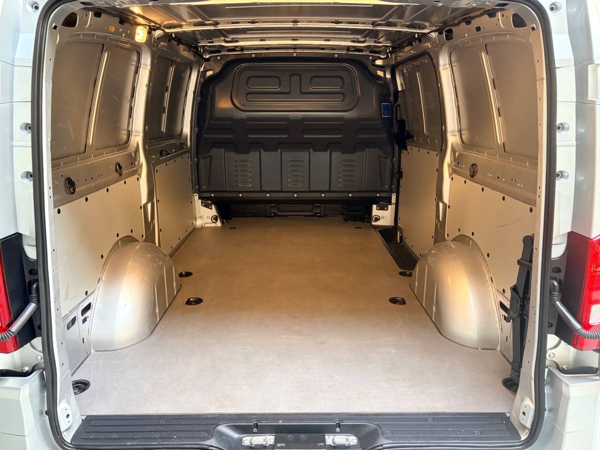 Mercedes-Benz Vito Mercedes-Benz Vito Automaat 116 CDI 160pk euro6 Lang L2H1, 3Persoons, Airco, CruiseControl, Navigatie, Trekhaak, RIJKLAARPRIJS!