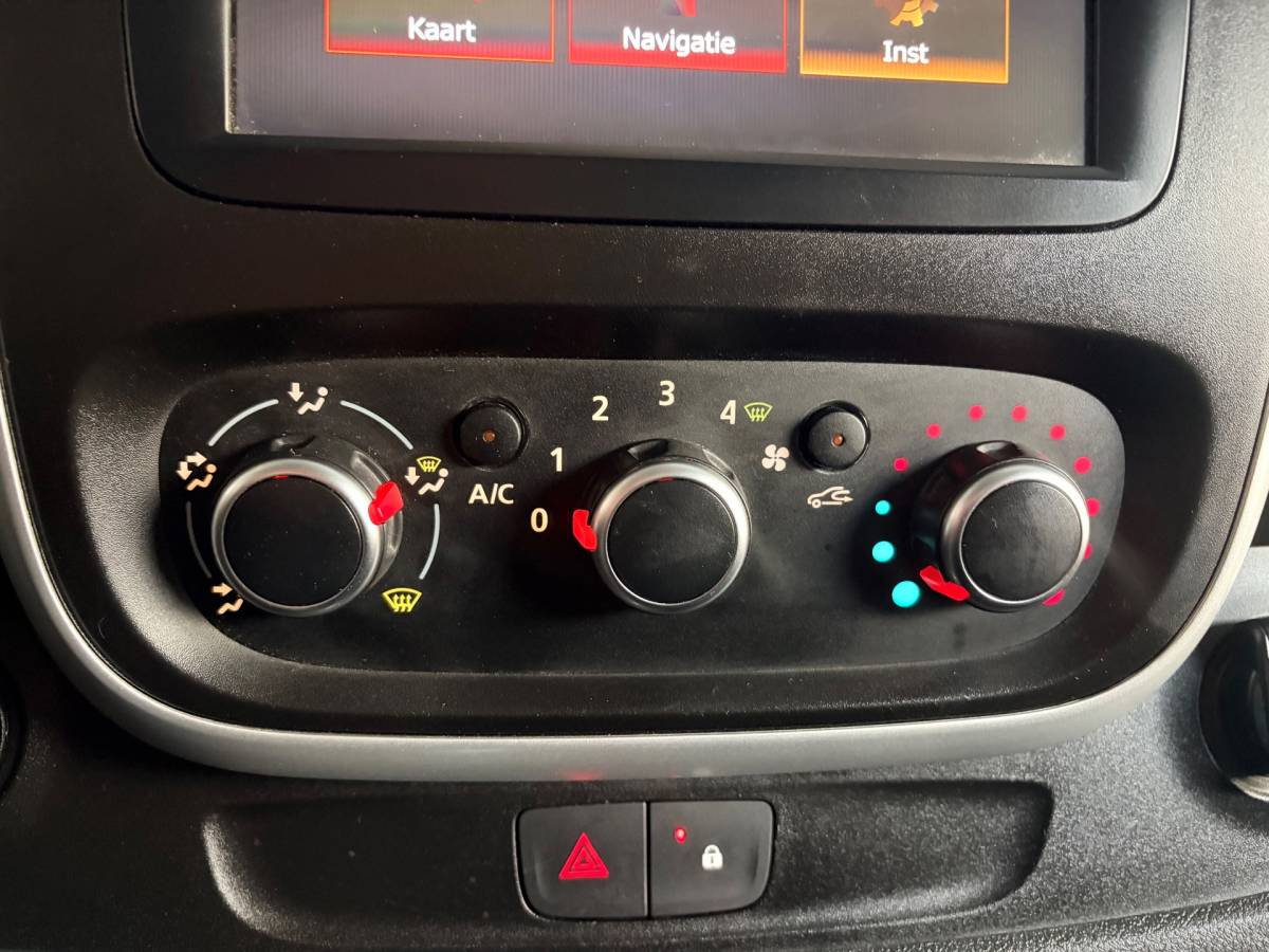 Renault Trafic Renault Trafic Automaat 2.0 dCi 145pk euro6 T29 L1H1 Comfort, 3Persoons, Sortimo kasten Imperiaal Trekhaak Omvormer RIJKLAARPRIJS