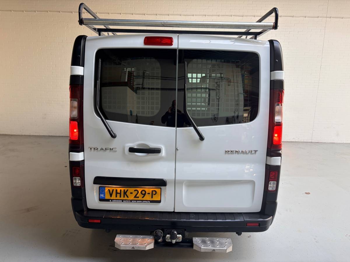 Renault Trafic Renault Trafic Automaat 2.0 dCi 145pk euro6 T29 L1H1 Comfort, 3Persoons, Sortimo kasten Imperiaal Trekhaak Omvormer RIJKLAARPRIJS