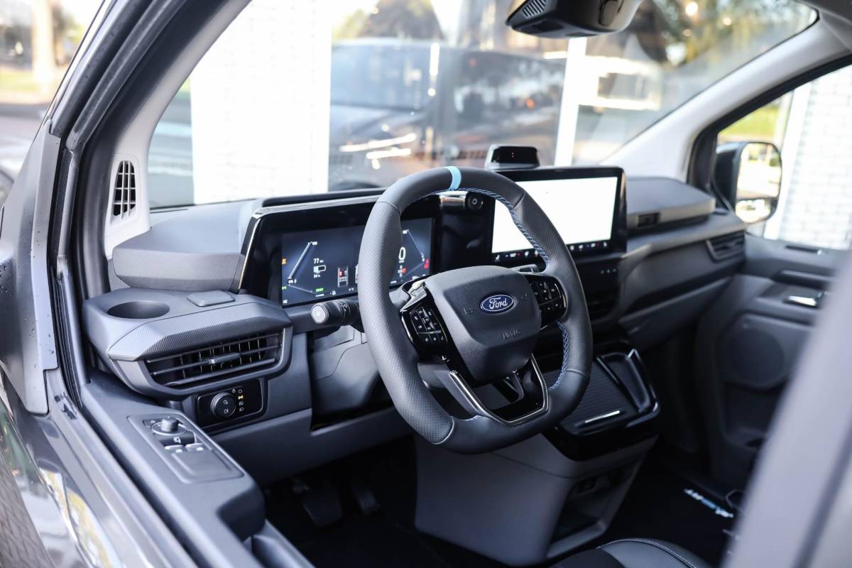 Ford E-Transit Custom Ford E-Transit Custom 320 L2H1 MS-RT 71 kWh DC 286PK Dubbel Cabine